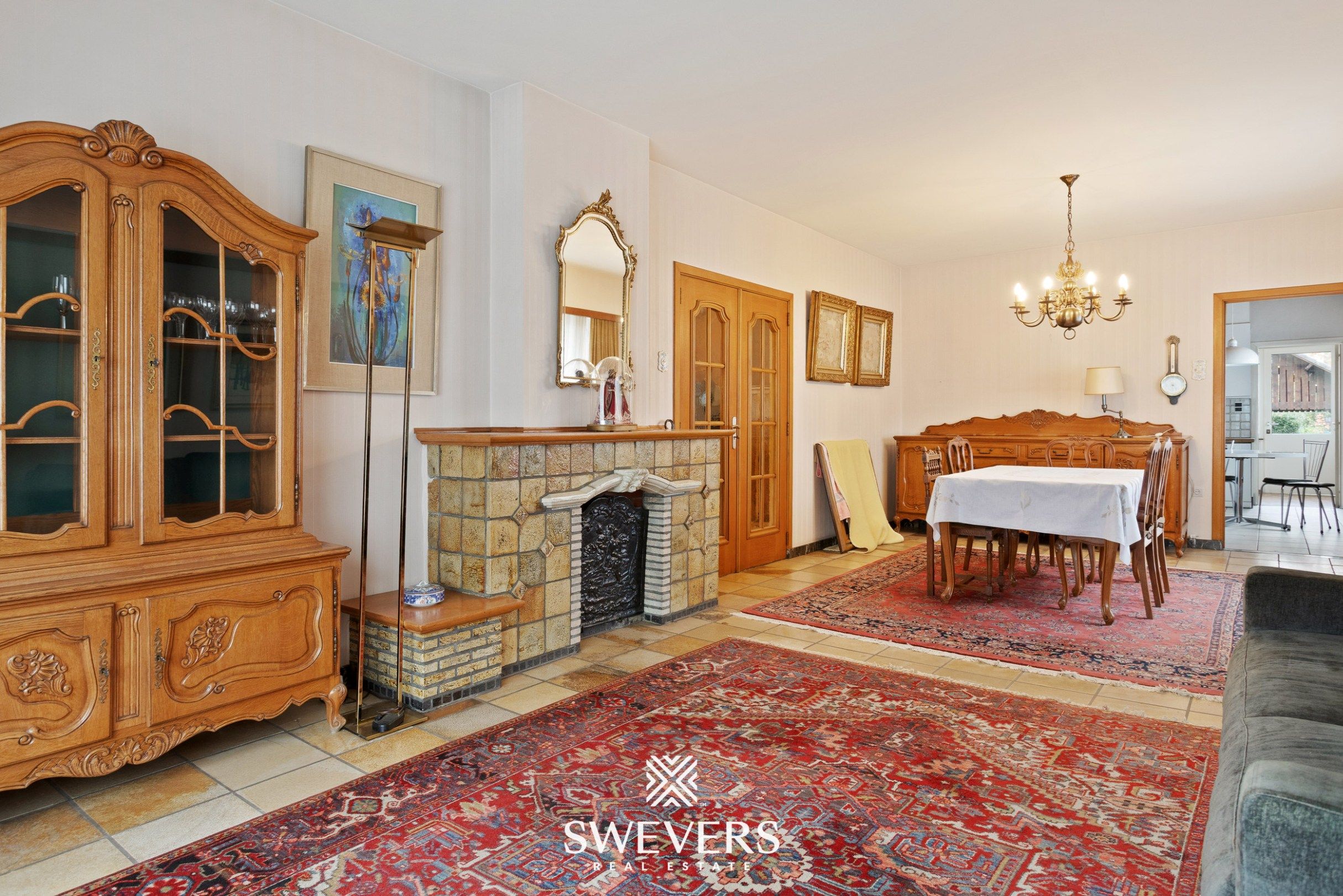 Open bebouwing met 4 slaapkamers, kelder en tuin in rustige, doodlopende straat foto 4