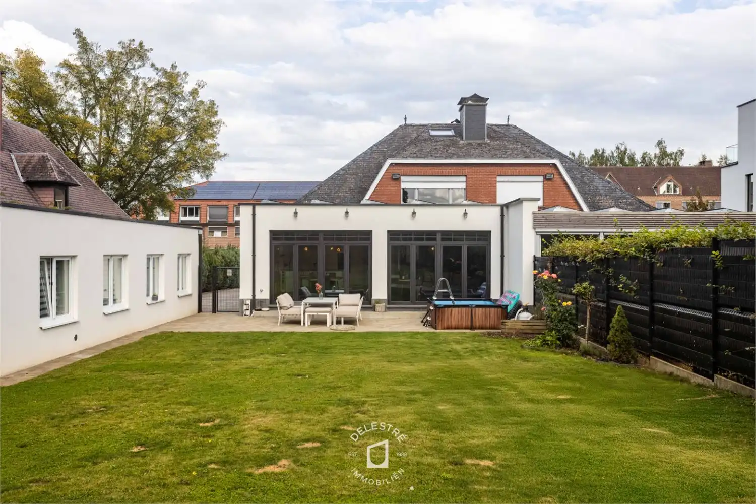 ** IN OPTIE **&nbsp;GERENOVEERDE WONING MET 6 SLPK. EN TUIN foto 37