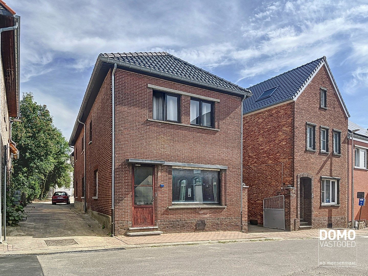 Hoofdfoto van de publicatie: RUIME TE RENOVEREN WONING MET 5 SLAAPKAMERS EN RUIME ACHTERLIGGENDE GARAGE TE BILZEN-HOESELT