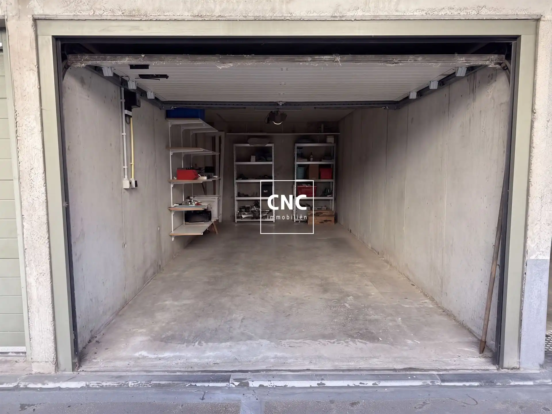 Gelijkvloerse, ruime garagebox in het centrum van Knokke foto 5