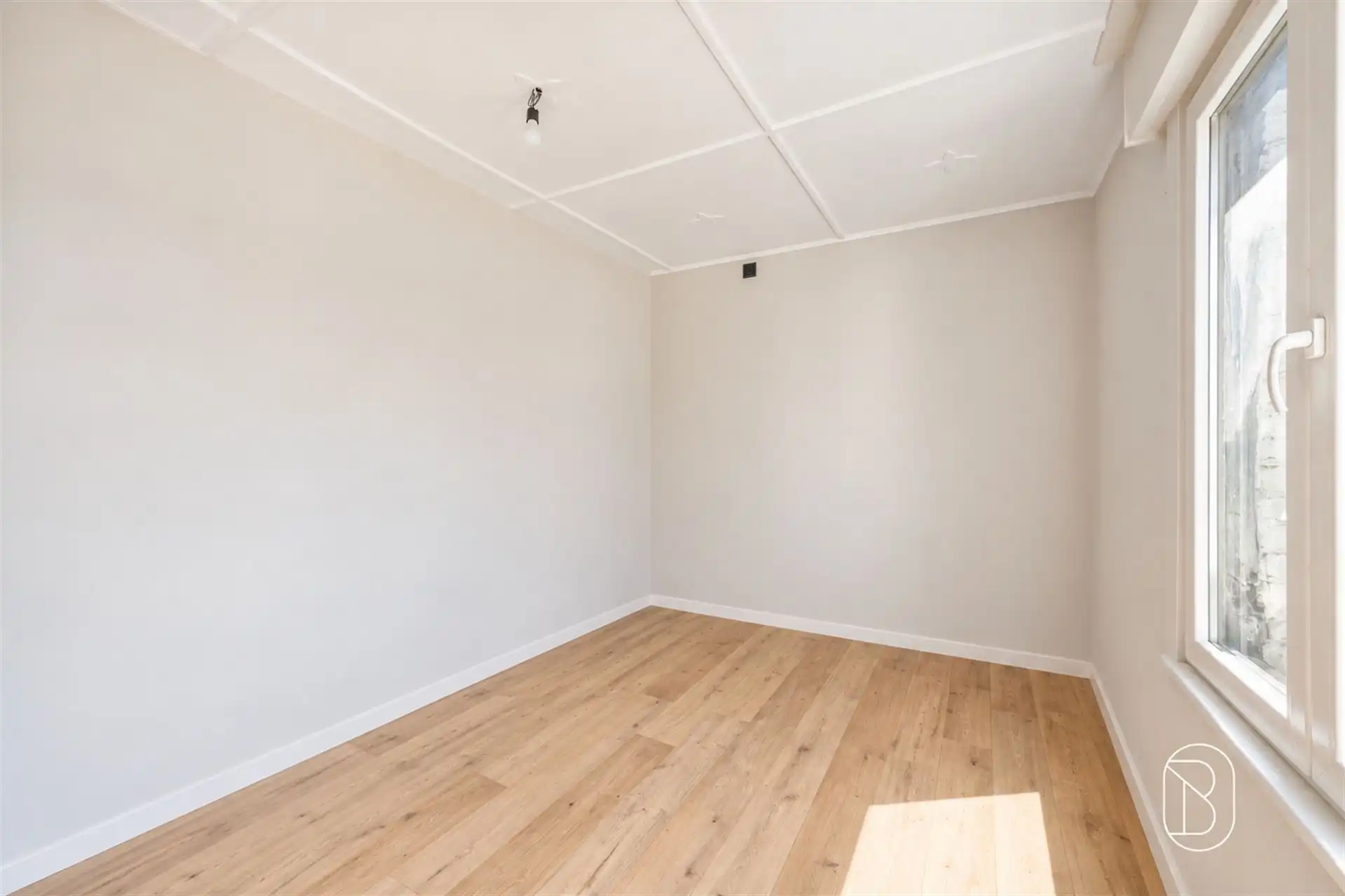 Verrassend ruime burgerwoning met 3 slk, tuin en garage foto 11