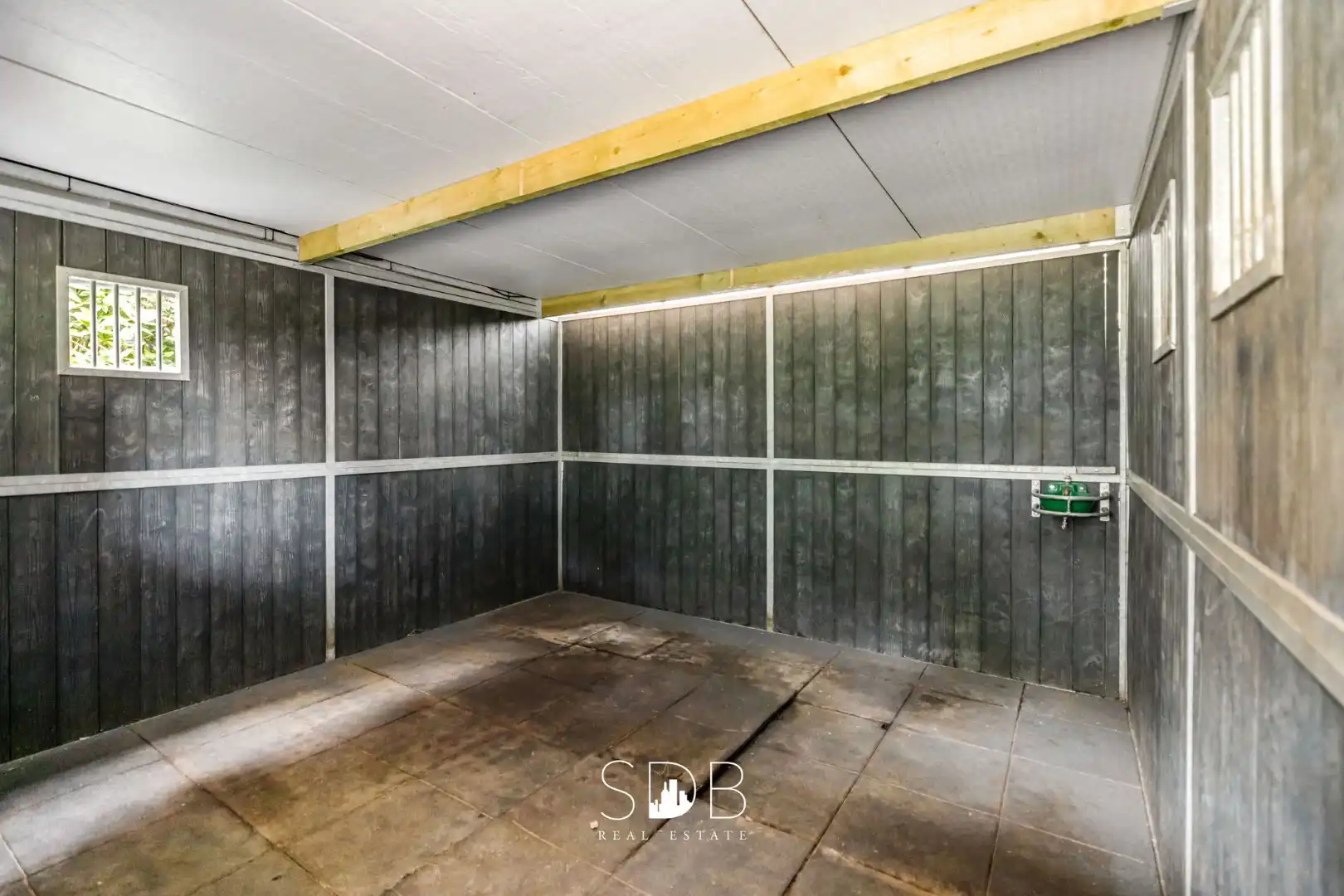 Prachtige villa met zwembad, paardenstallen, paddock en grasland op 1,3HA foto 35