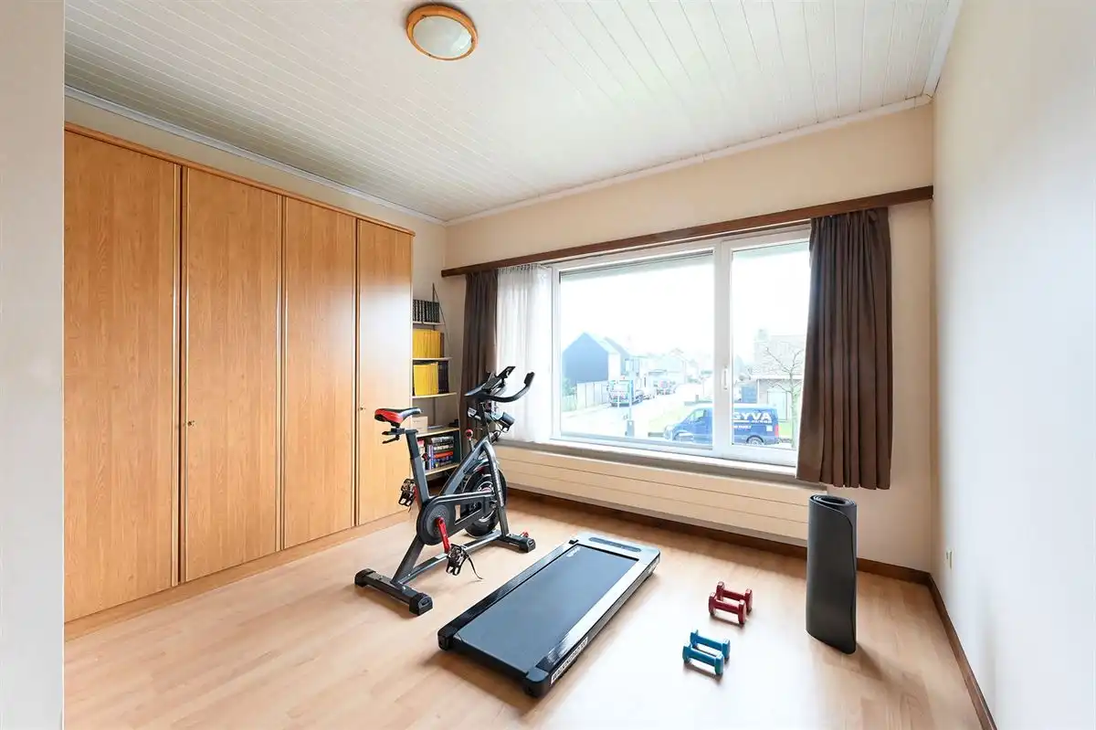 Ruime woning met 2 garages op 1400m² foto 17