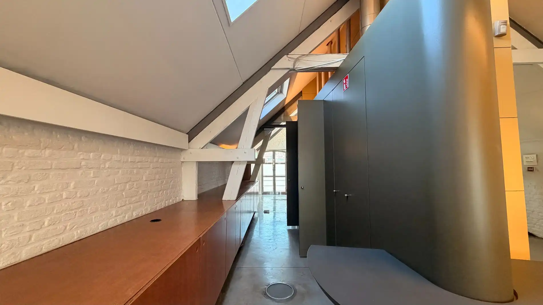 Trendy kantoor in gerenoveerd pakhuis nabij het Eilandje foto 9
