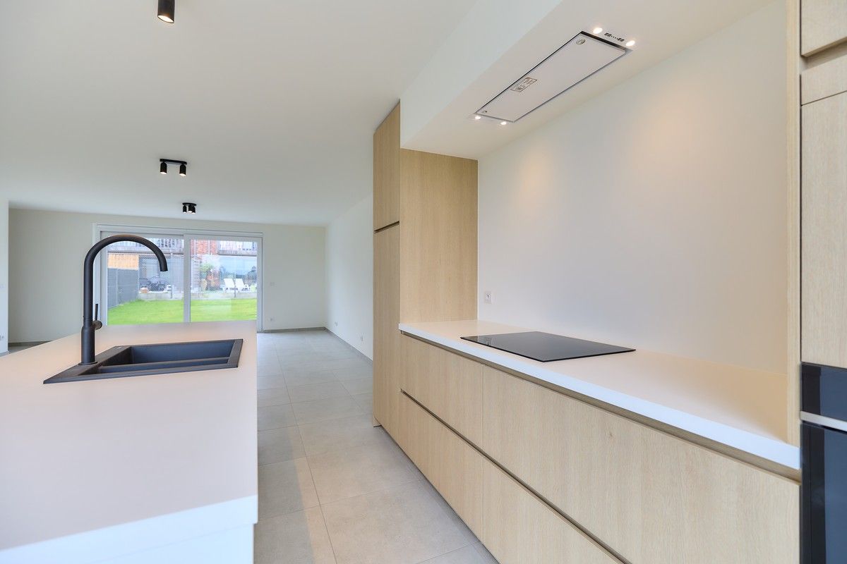 Moderne nieuwbouwwoning gelegen in Rumbeke foto 3