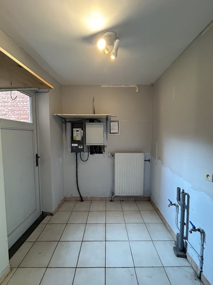 Ruime te renoveren woning met grote tuin en garage op gunstige locatie foto 10