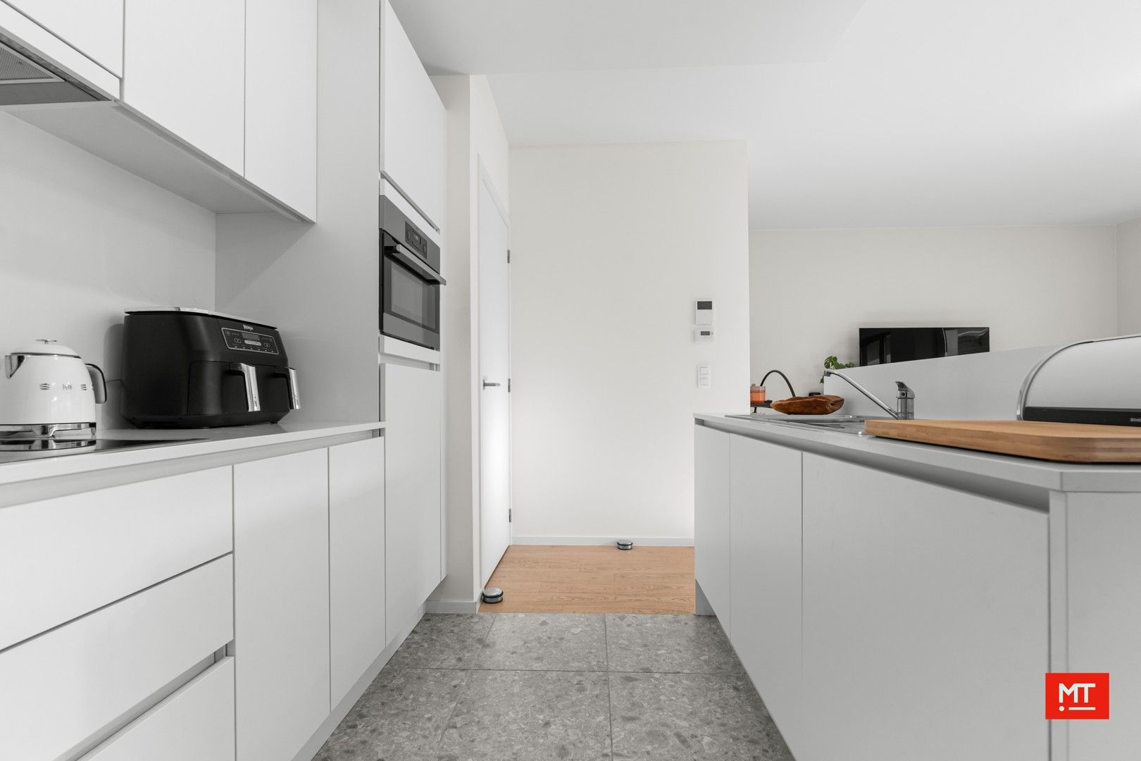 Recent appartement met 2 slaapkamers en ondergrondse parkeerplaats te koop in hartje Ieper foto 8