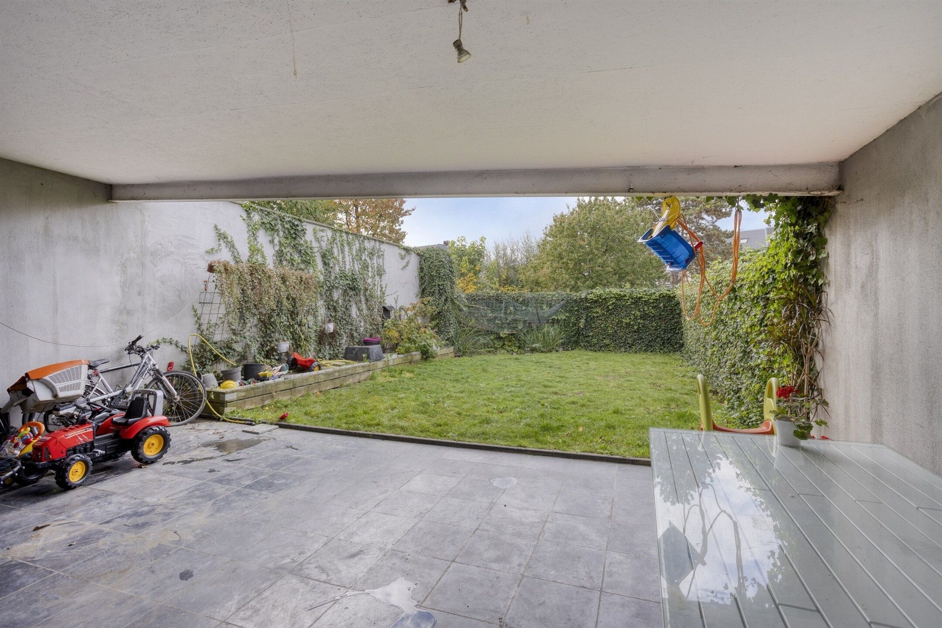 Woning met overvloed aan ruimte en potentieel foto 6