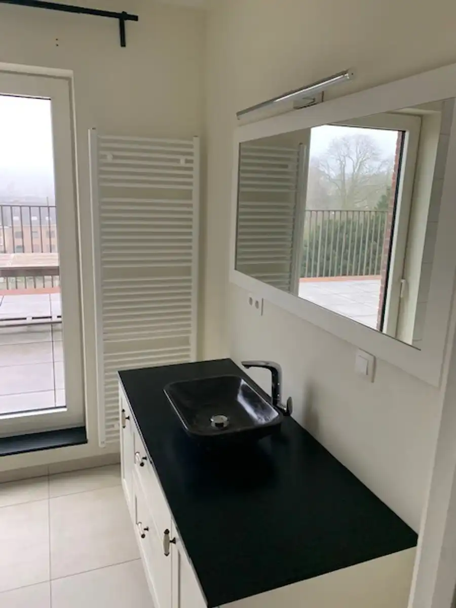 Centraal gelegen tweeslaapkamer appartement met groot terras foto 9