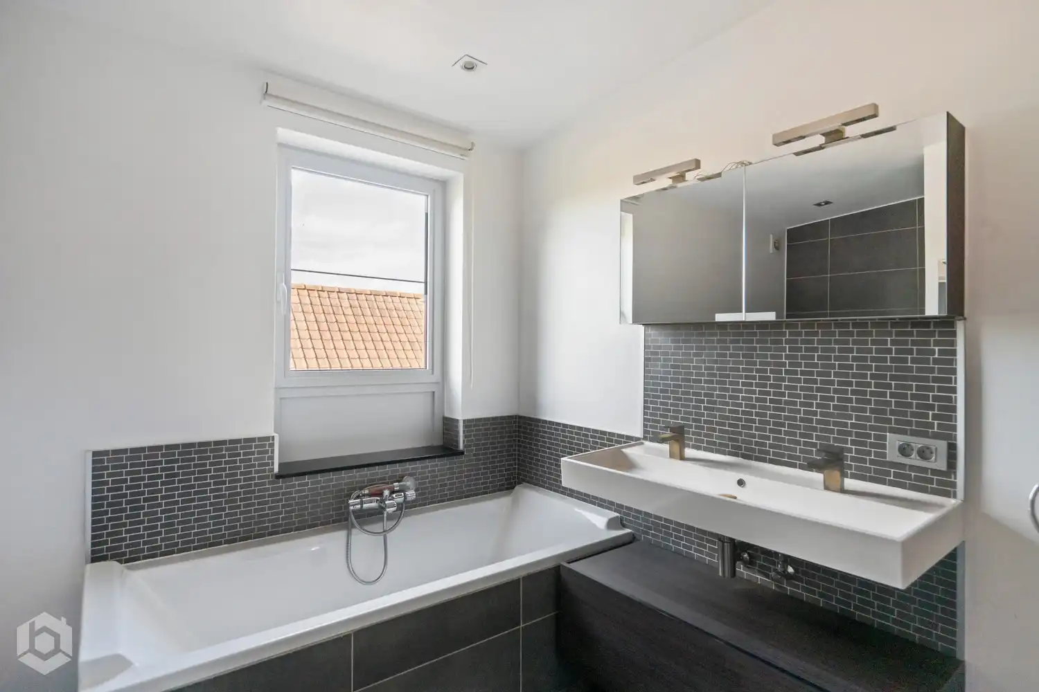 Instapklare woning met 2 slpkrs en ruime tuin te Beerzel foto 16