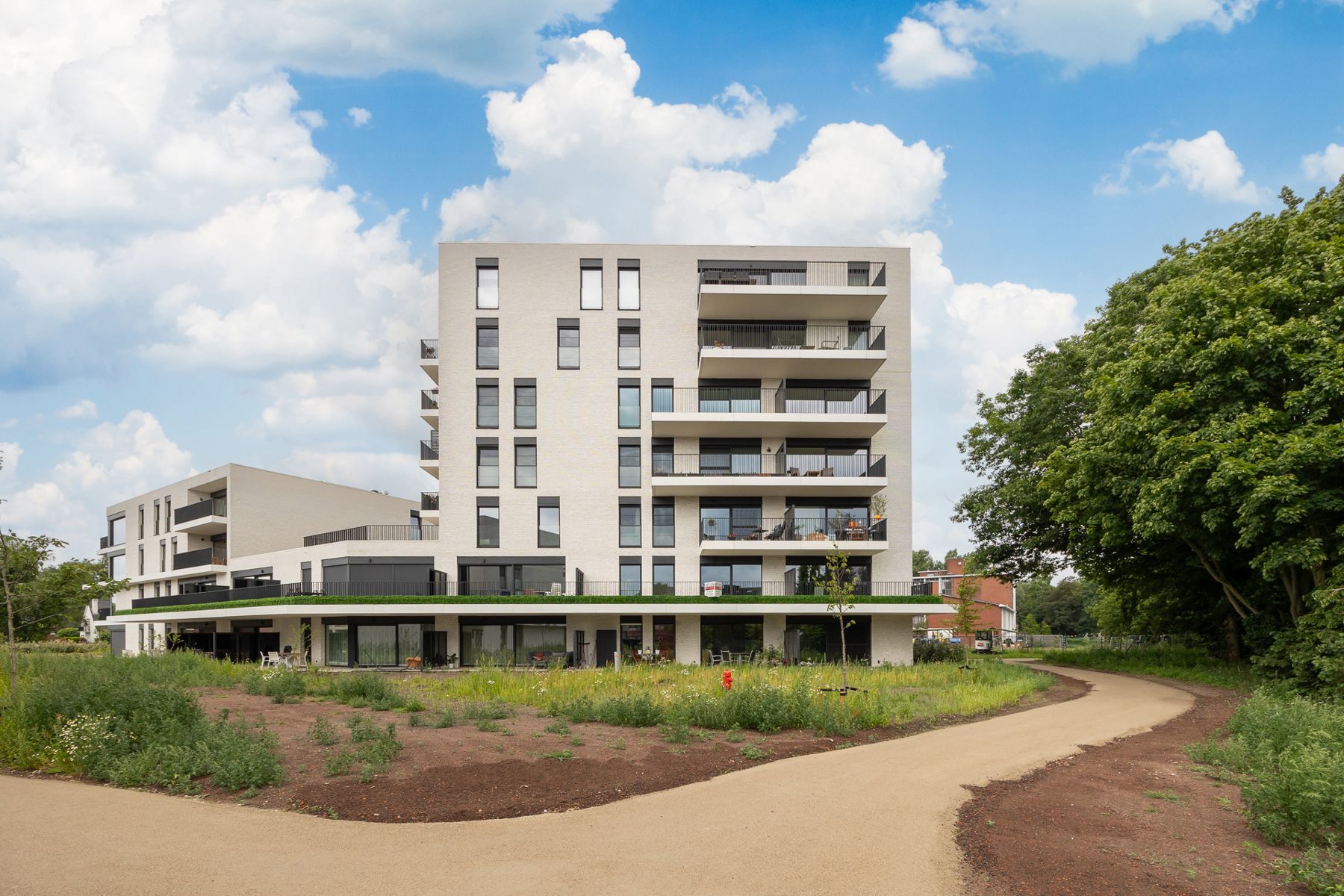 Prachtig BEN-appartement op de 4de verdieping met ondergrondse autostaanplaats en berging. foto {{pictureIndex}}