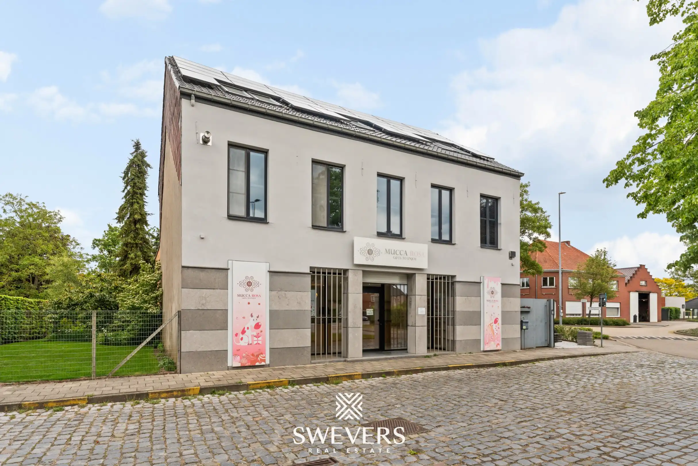 Magnifieke instapklare woning met diverse commerciële mogelijkheden en zwembad  foto 42