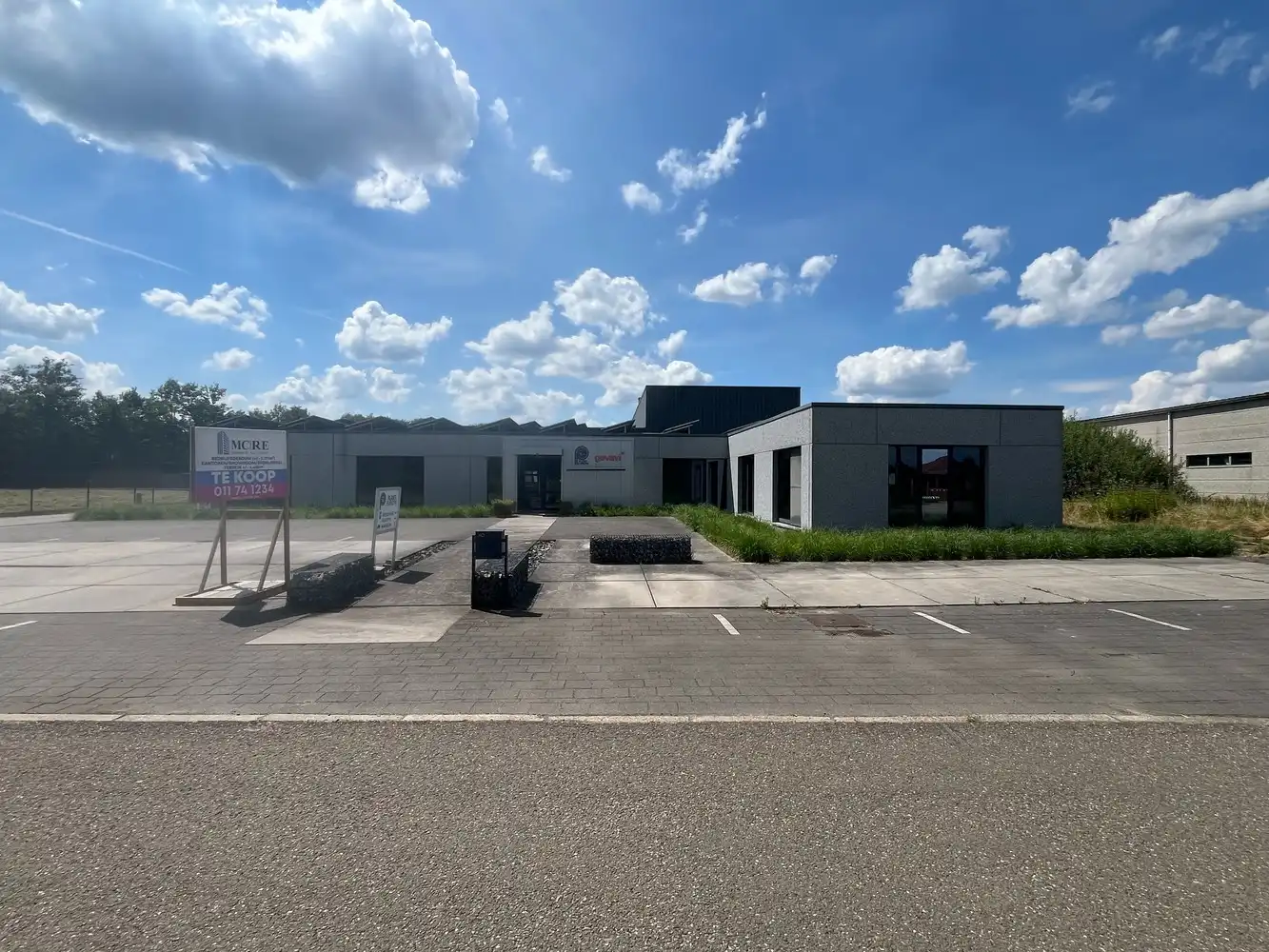 Bedrijfsgebouw +/- 1.397m² foto 35