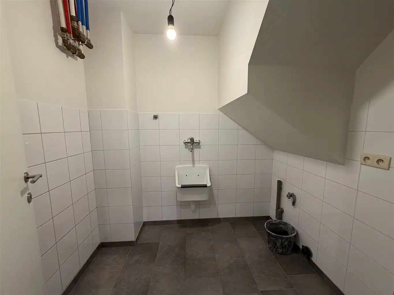 Instapklare stadswoning met 3 slaapkamers, aparte garage en tuintje. foto 9