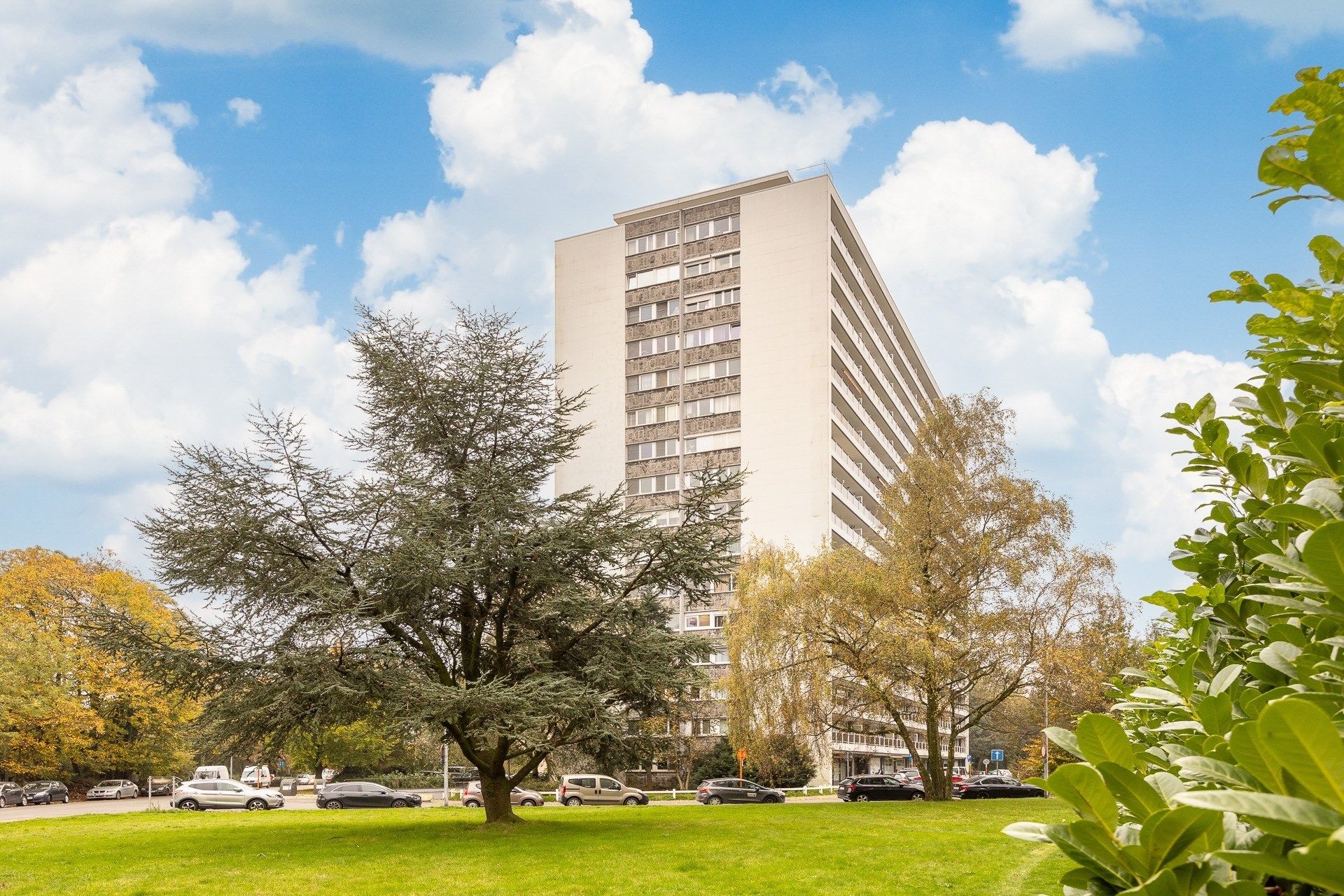 Gunstig gelegen 1 slaapkamer appartement in Sint-Niklaas (68m²) foto {{pictureIndex}}