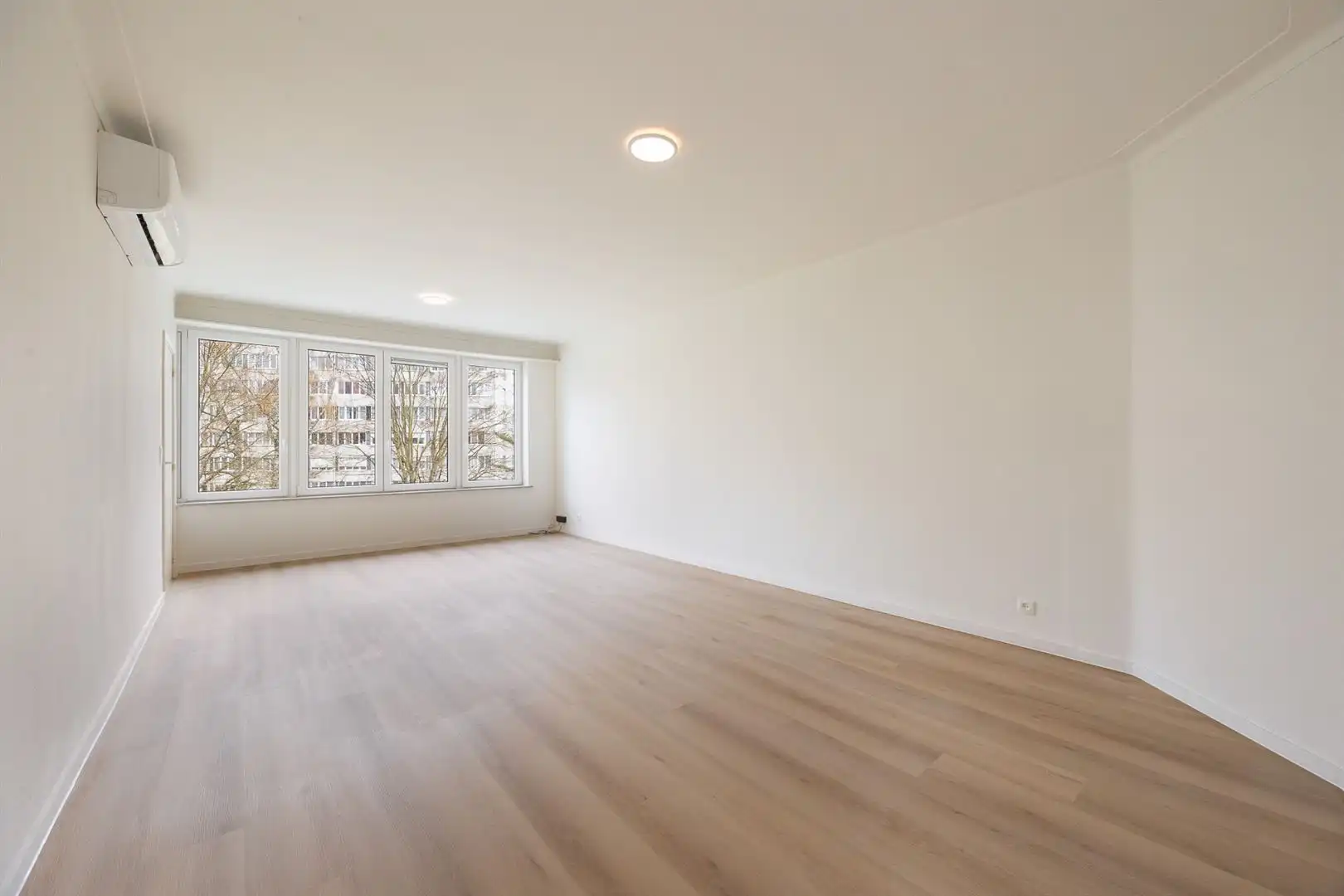 Instapklaar dakappartement aan Rivierenhof  foto {{pictureIndex}}