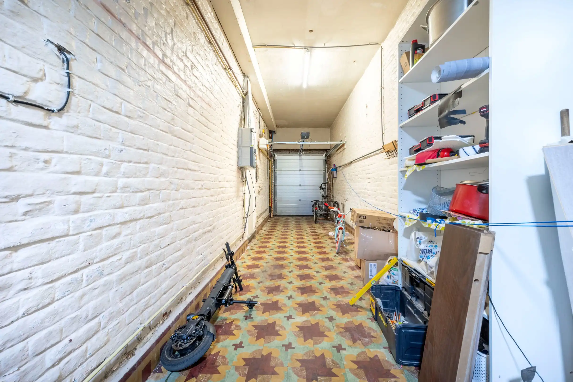 Ruime woning met 5 slaapkamers, garage en tuin. foto 17