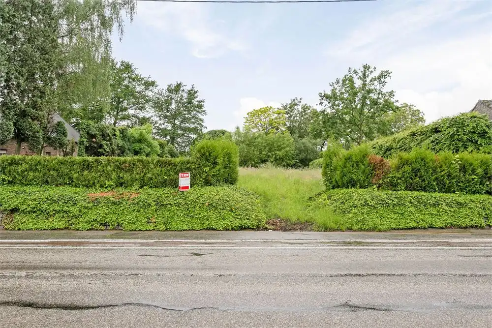 Ruim perceel grond voor het realiseren van een OB foto 2