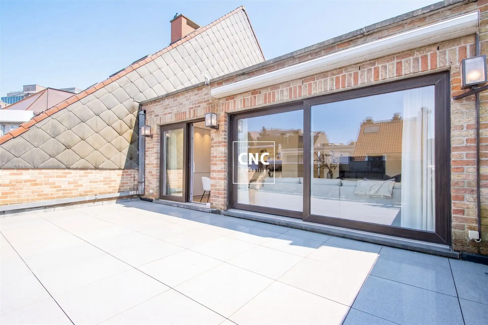 Gerenoveerde penthouse met grote terrassen nabij de zeedijk foto 6