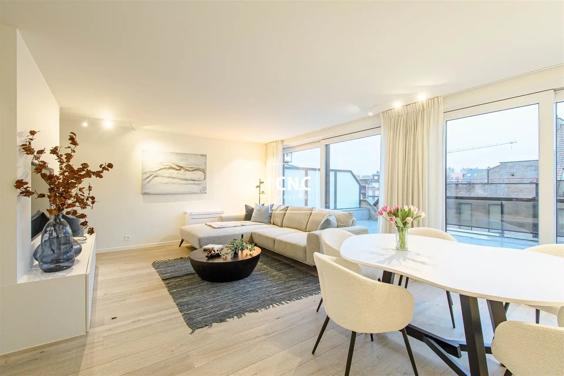 Gerenoveerde penthouse met grote terrassen nabij de zeedijk foto 6