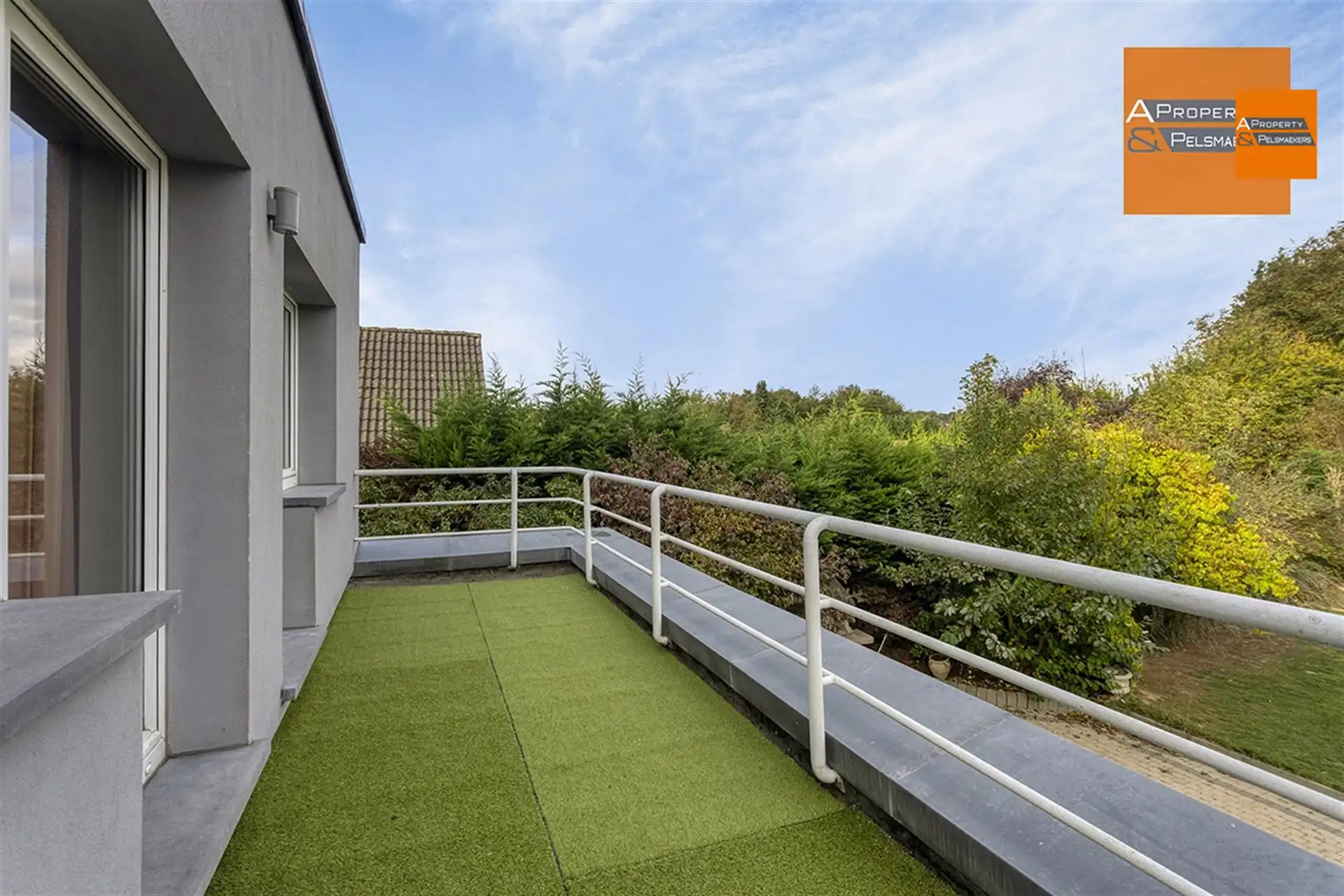 Ruime en instapklare woning met prachtige tuin in Duisburg foto 15