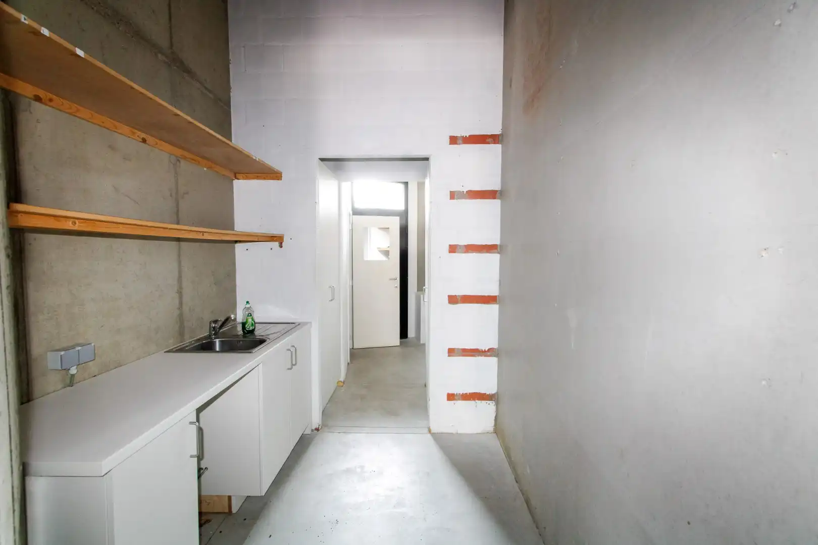 Nieuwbouw handelspand met mooie hoogte Driehoeksplein 8 te huur foto 10