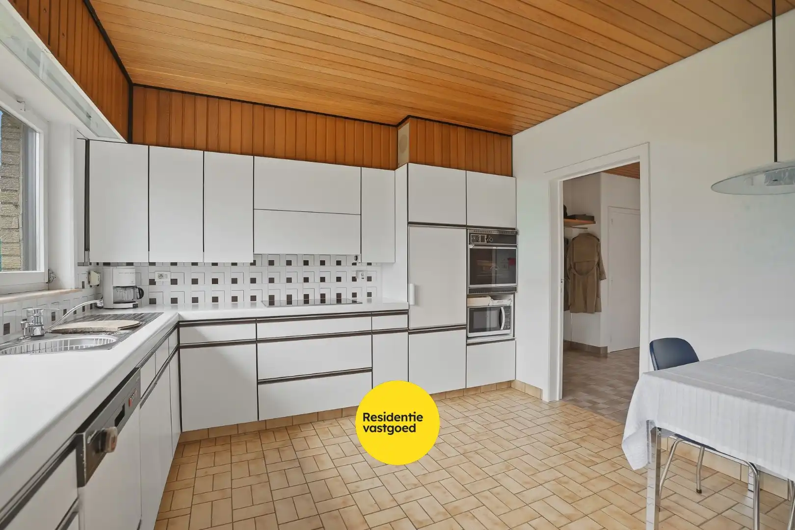 Verzorgde bungalow met 3 slpks op 571m² in rustige woonwijk te Varsenare foto 9