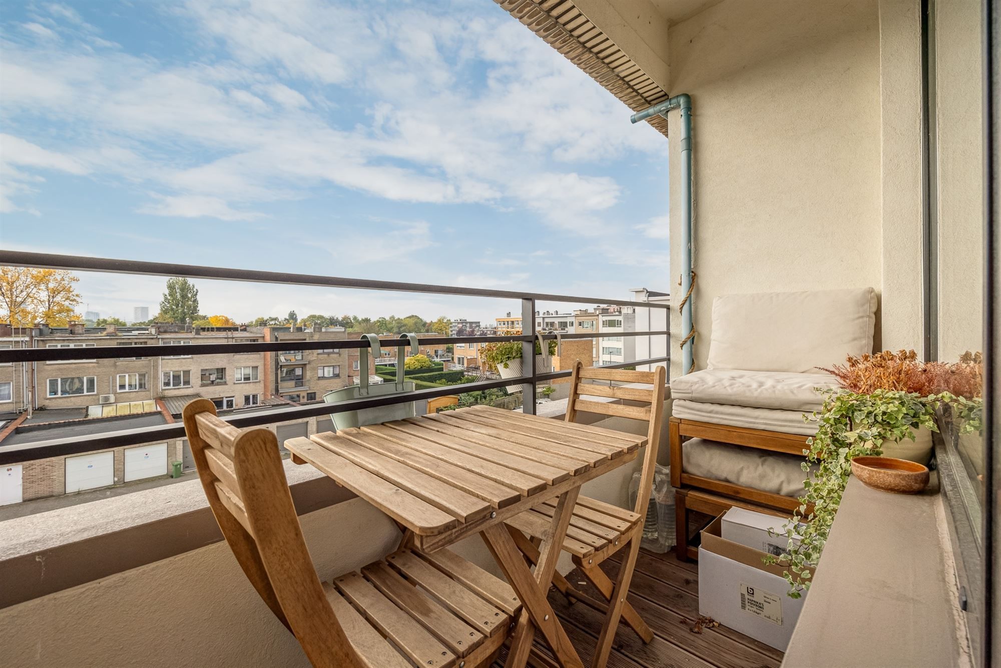 Instapklare gerenoveerd appartement met 2 slpk. en terras foto 8