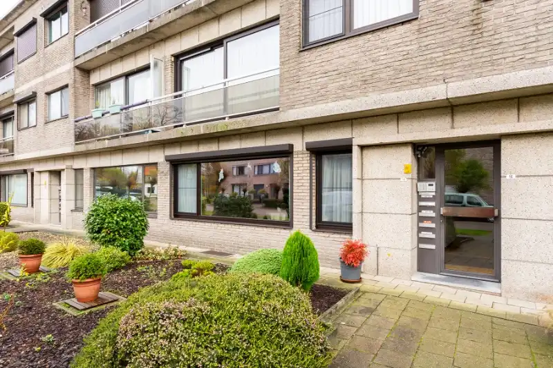 Gelijkvloers 2 slpk. appartement met tuin en garage foto {{pictureIndex}}