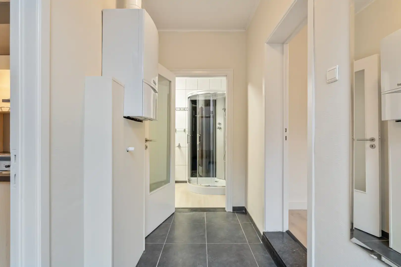 Verzorgd appartement met terras in de Zestienhuizenstraat te Houthalen foto 5