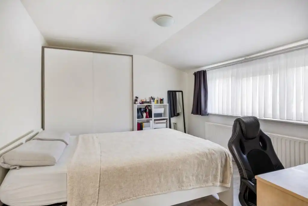 Gerenoveerde gezinswoning met vier slaapkamers op rustige ligging in Sint-Denijs-Westrem foto 13