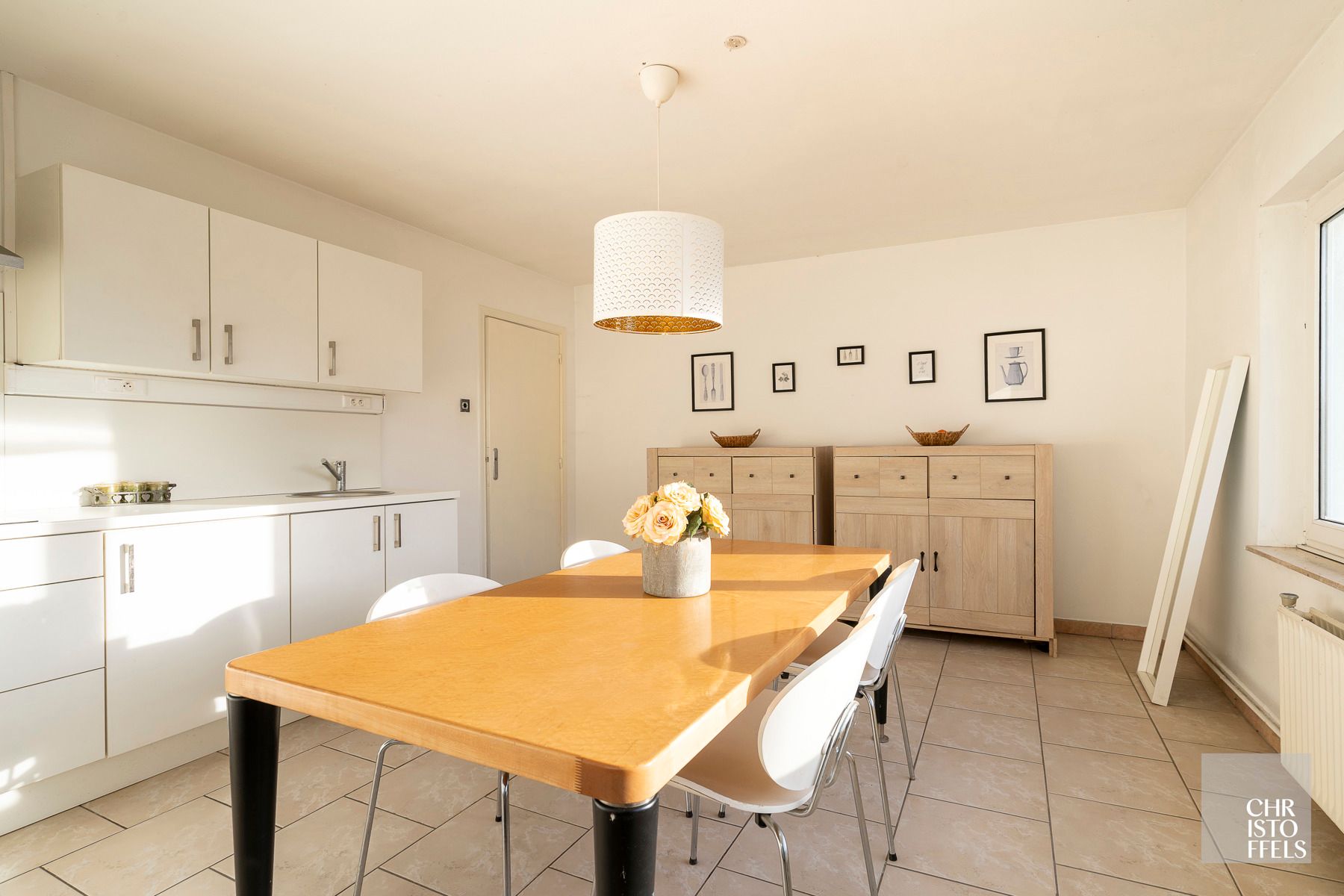 Te renoveren woning met 3 slaapkamers op ruim perceel van 1.085 m² foto 3