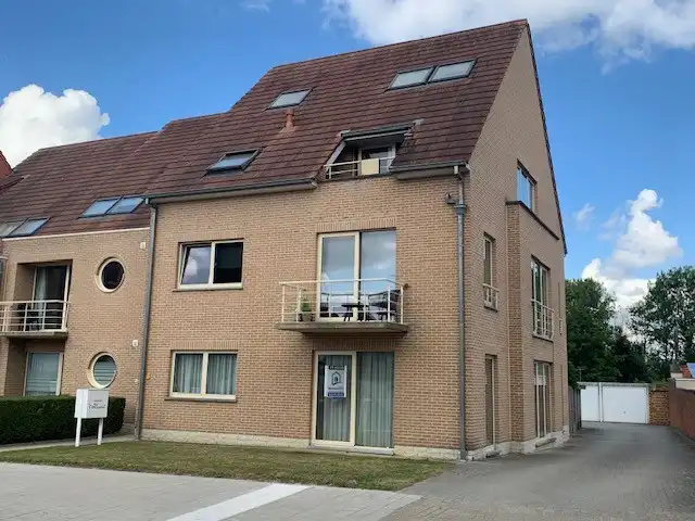 Zeer ruim, gezellig ingericht en lichtrijk appartement foto {{pictureIndex}}