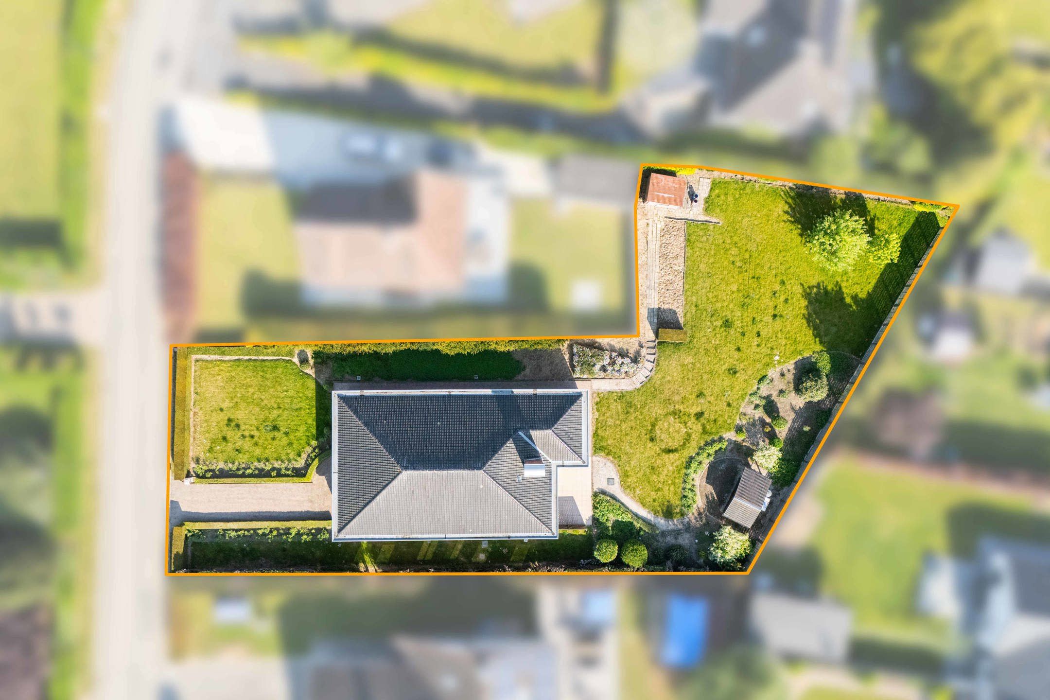 Goed gelegen ruime alleenstaande woning  foto 3