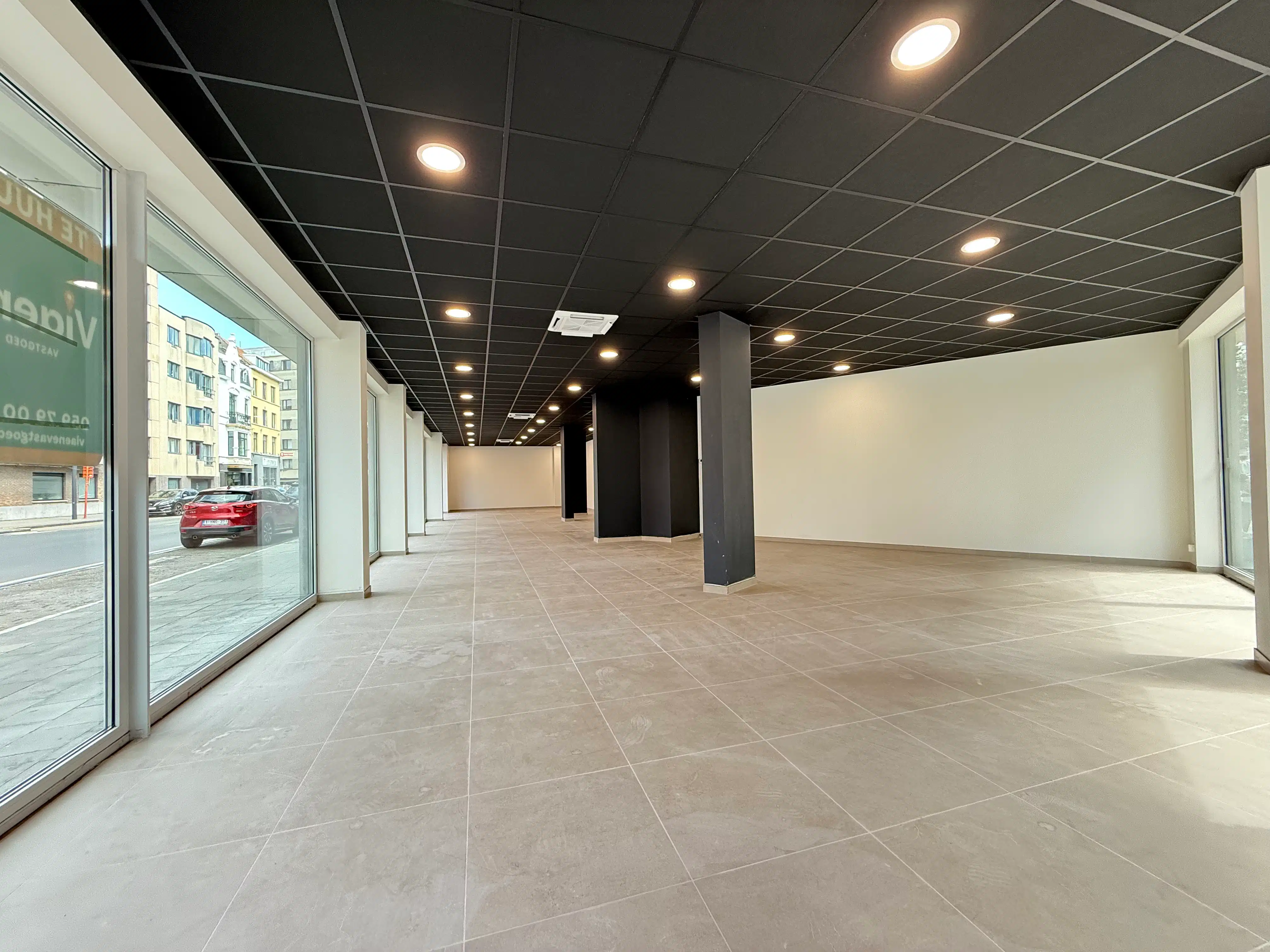 Handelsgelijkvloers op hoekligging 174m² foto 2