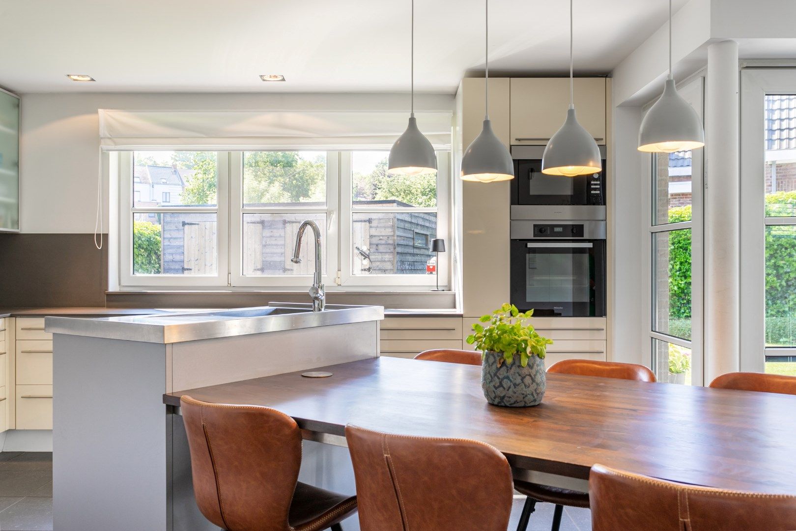 Instapklare woning met 3 slpks, garage en tuin te Halle foto 9