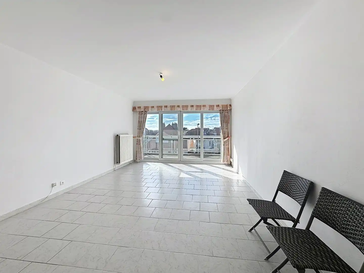 Zongerichte studio met ruim terras in hartje Westende-Bad foto 2