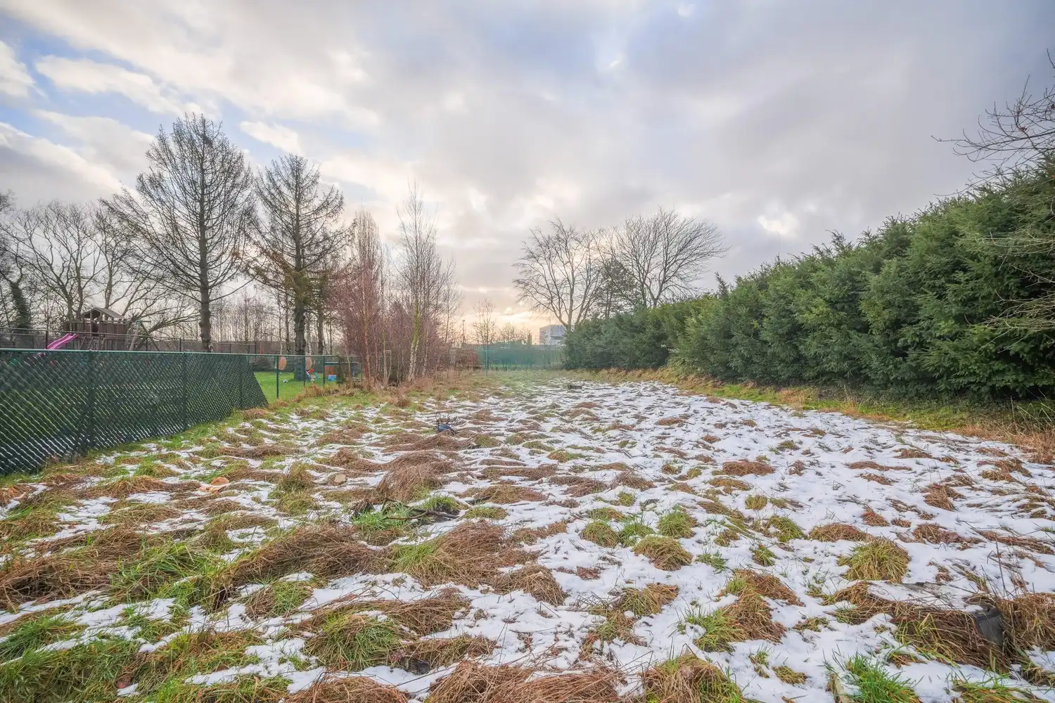 Op te knappen halfopen woning in Lommel foto 10