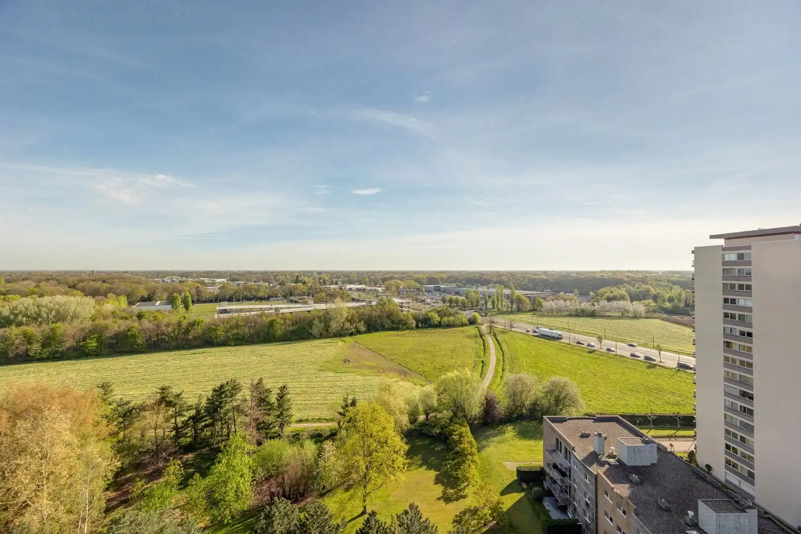 3 slaapkamer hoekappartement met panoramisch uitzicht foto {{pictureIndex}}