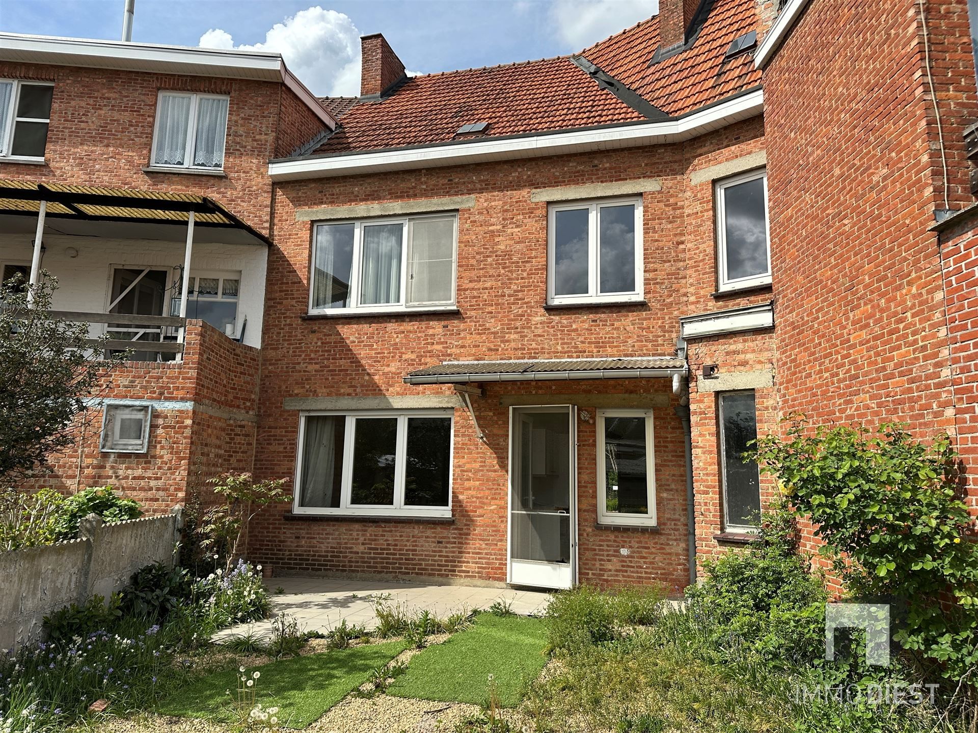 Op te frissen stadswoning met 3 ruime slaapkamers, bureau of dressing foto 3