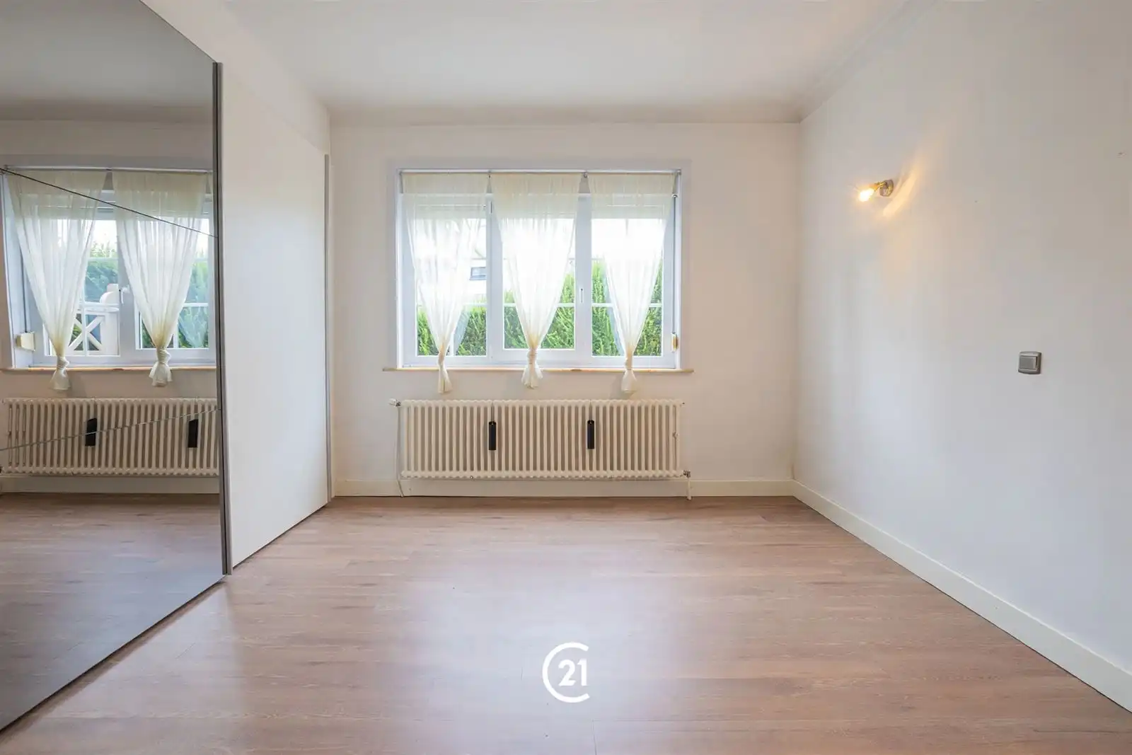 Een ruime woning met karakter, tuin, garage op een interessante locatie.  foto 15