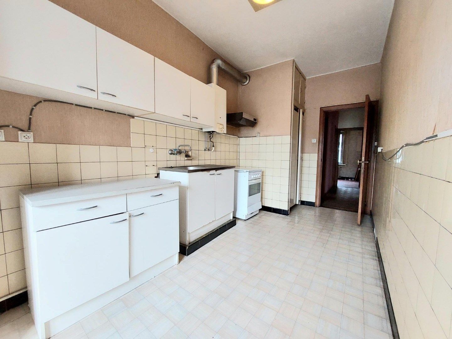 Op te frissen appartement nabij 't Zand foto 3