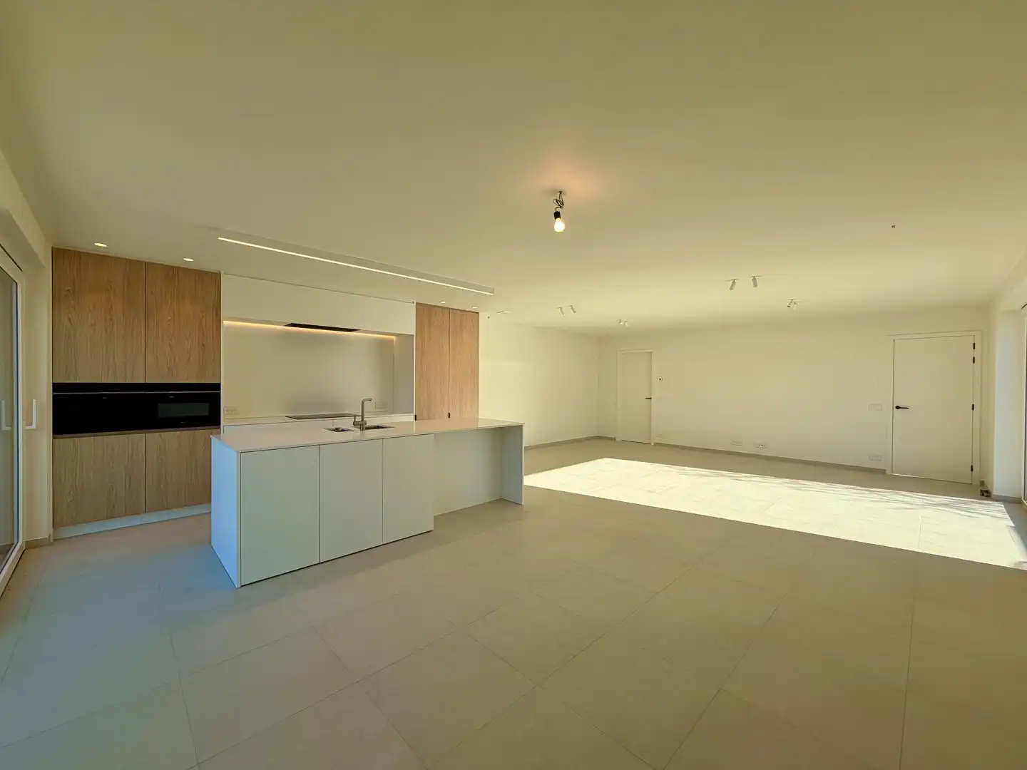 Halfopen nieuwbouwwoning op ruim perceel te centrum Tielt! foto {{pictureIndex}}