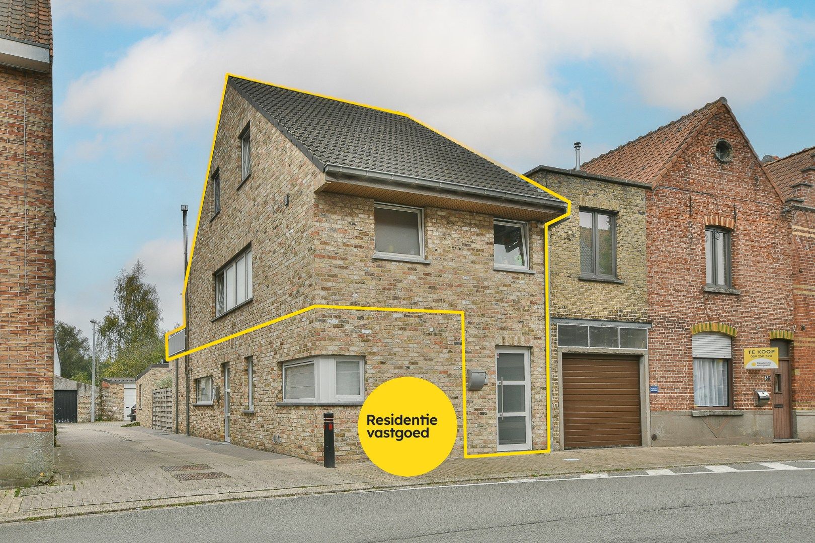 Ruim duplex appartement met tuin en inclusief garage te Eernegem foto {{pictureIndex}}