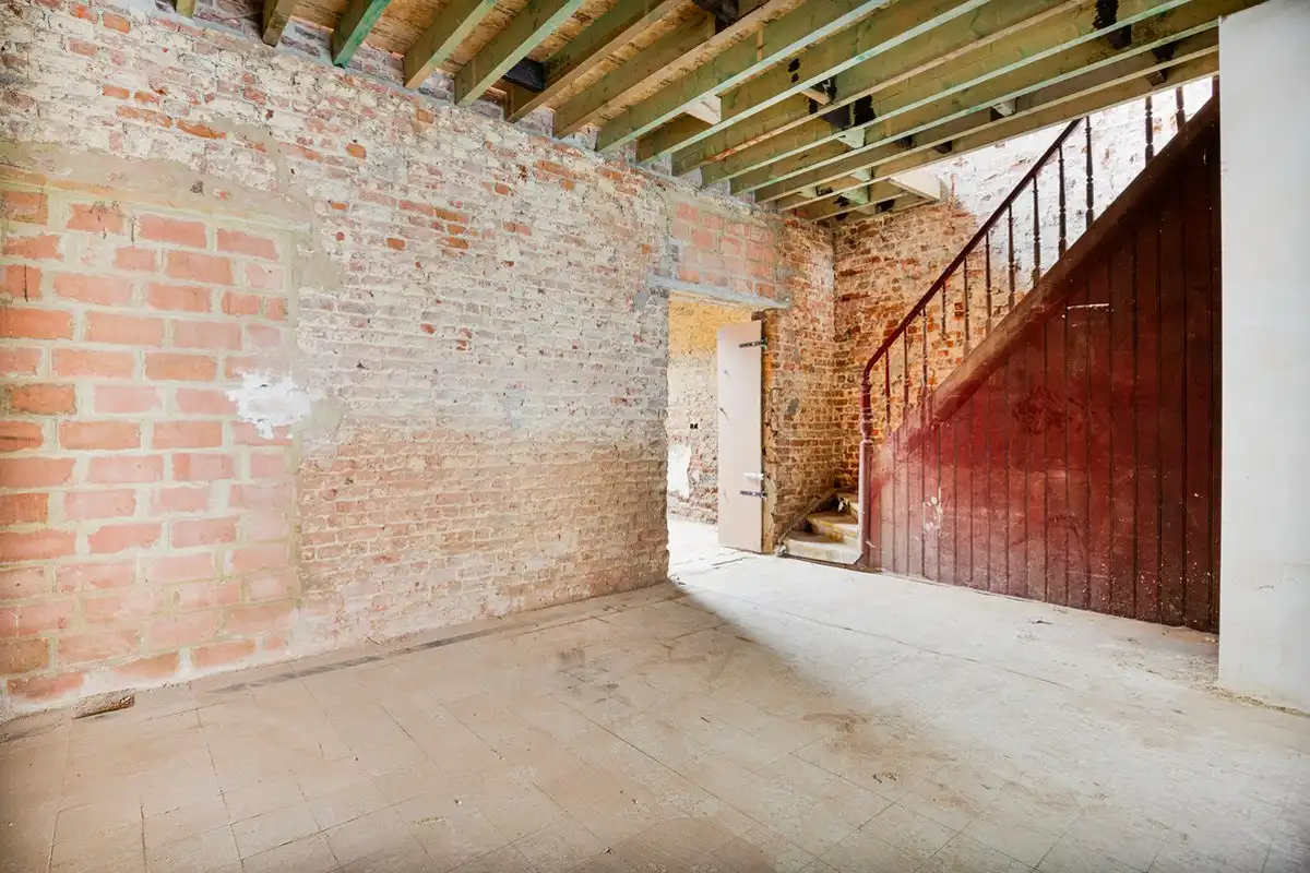 OPTIE        Te renoveren stadswoning foto 5