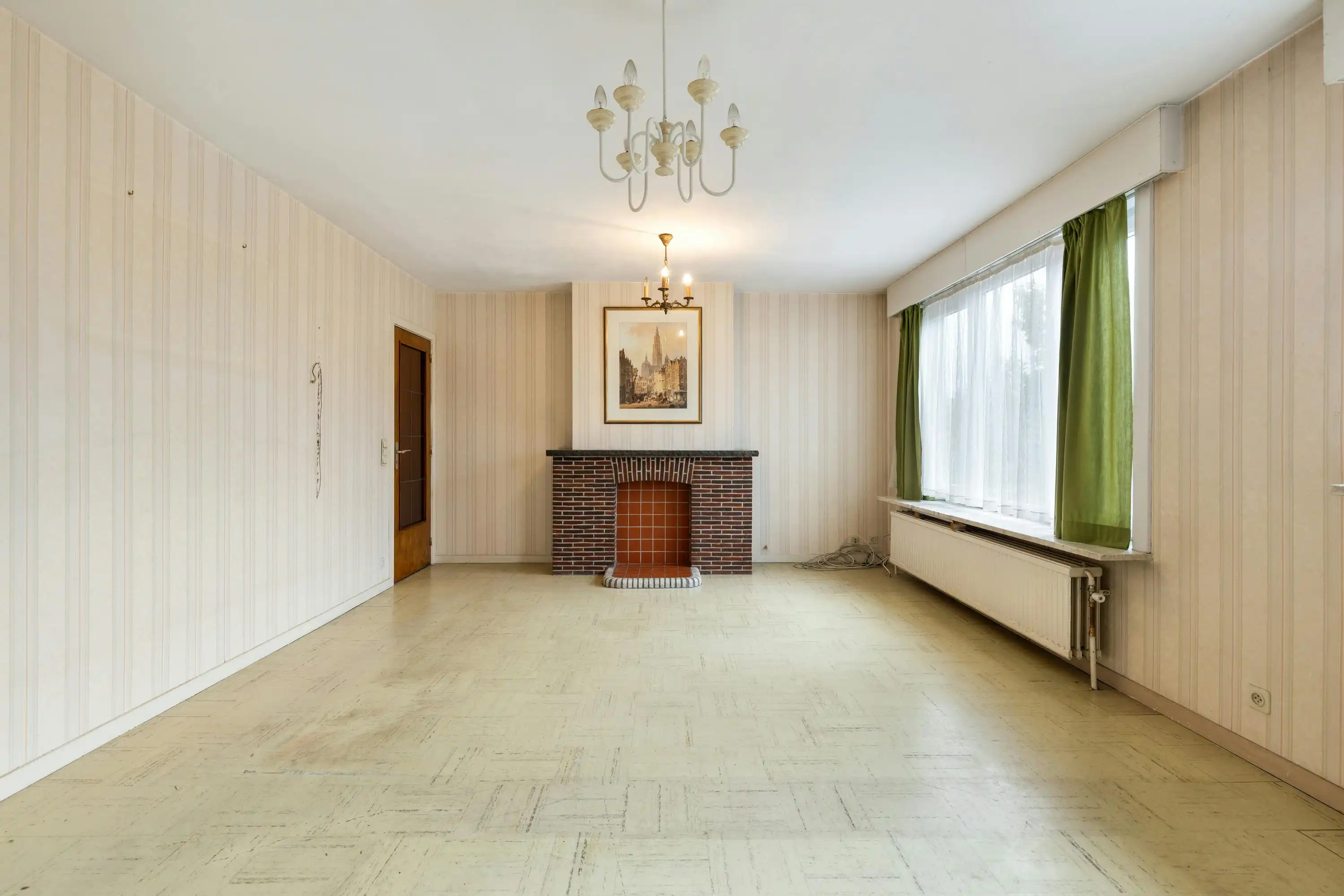 Te renoveren appartement op 4de verdieping te Deurne-zuid! foto 4
