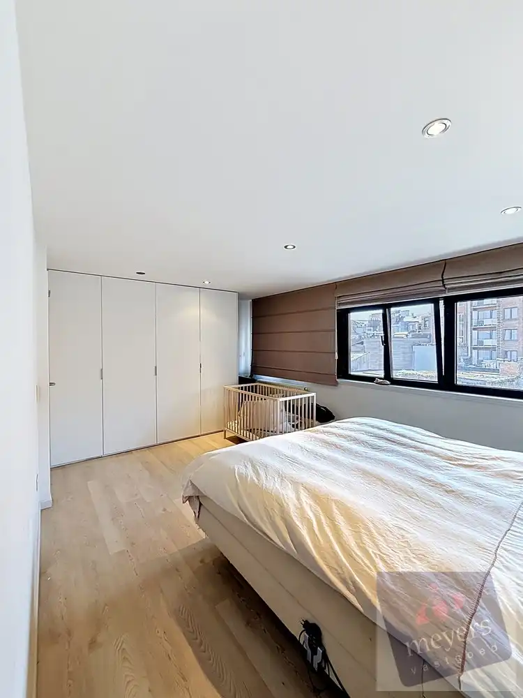 Handelspand met ruim triplex-appartement in hartje Hasselt foto 18