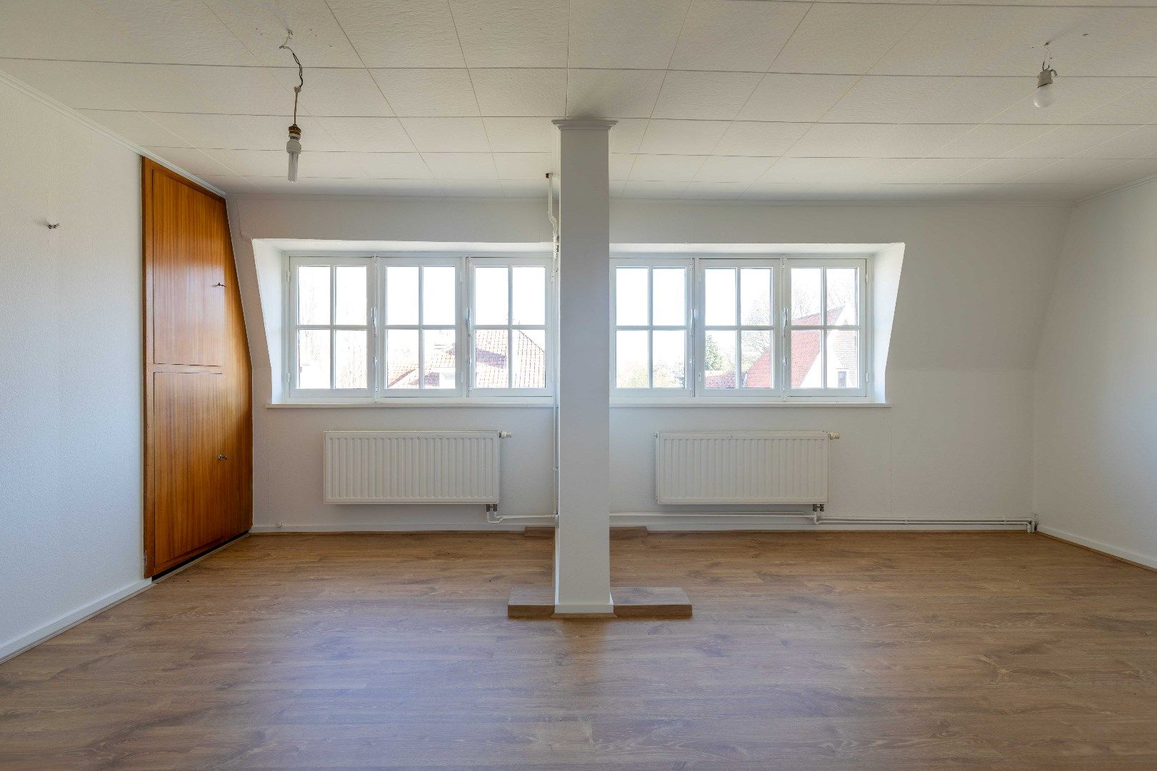 Uiterst ruime woning met mog. tot zeven slaapkamers, twee garages en zongerichte tuin te Sint-Kruis. foto 18