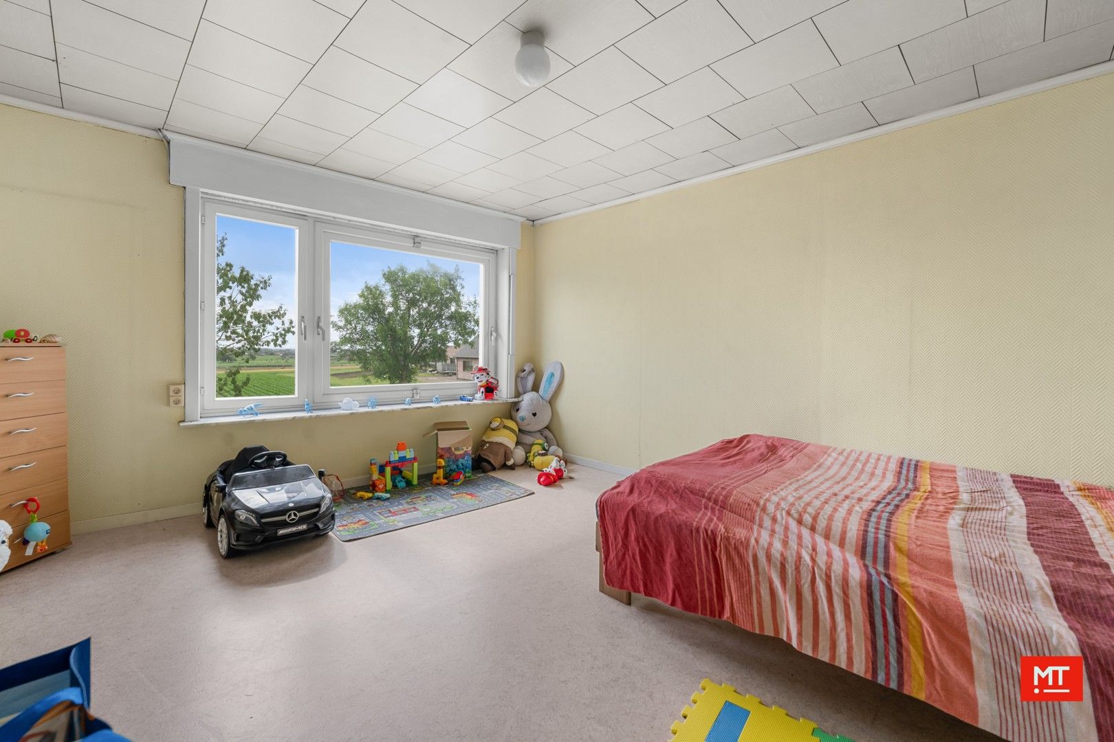 Op te frissen halfopen woning met 4 slaapkamers, tuin en garage foto 10