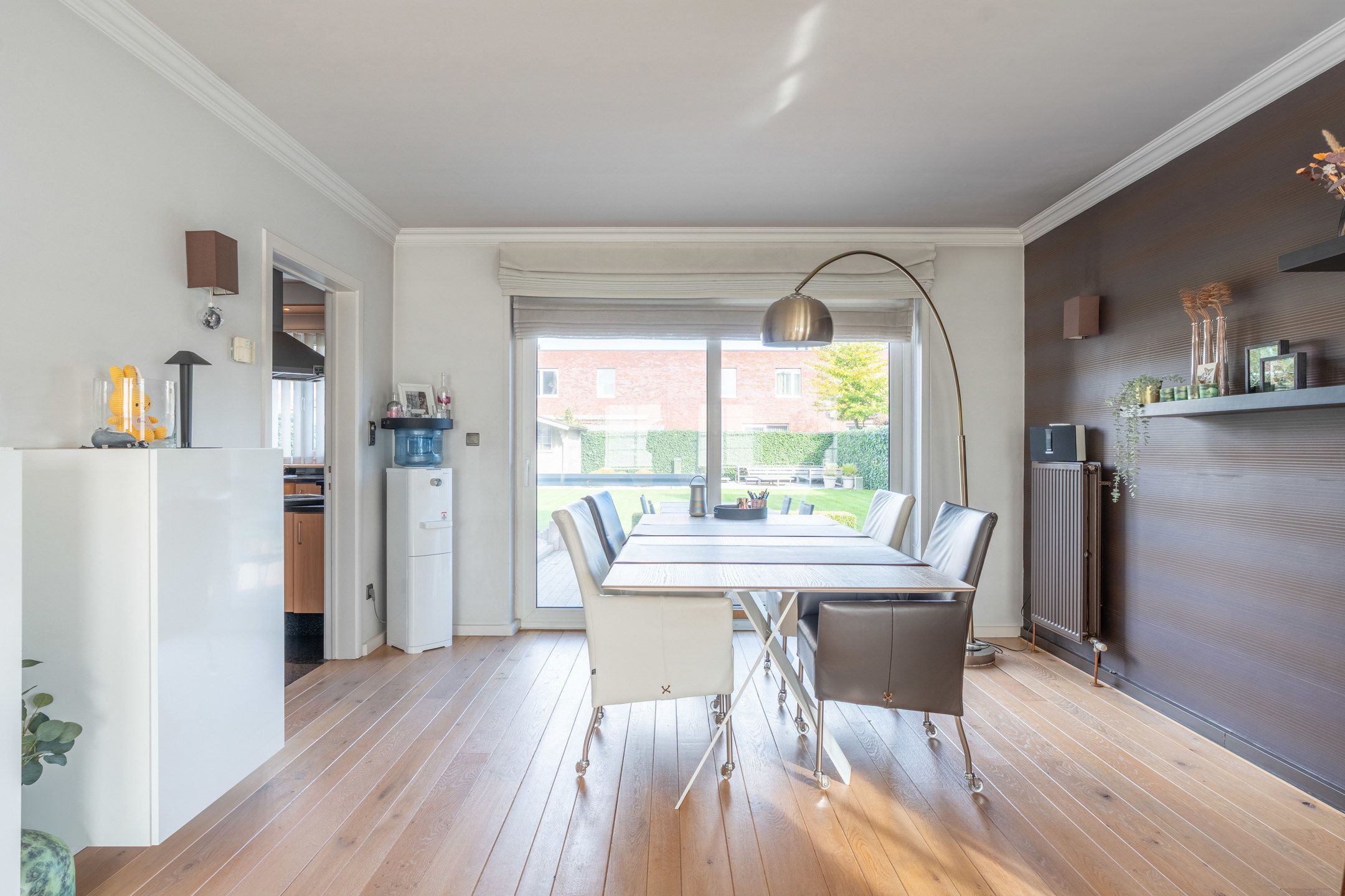 Ruime gezinswoning met 4 slpk's, tuin en garage te Turnhout. foto 6